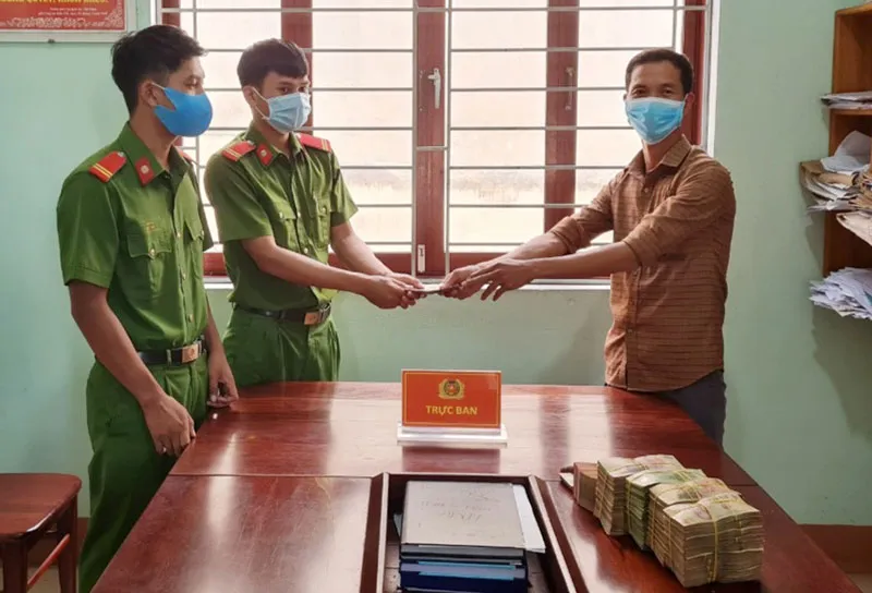 Chiến sĩ công an trả lại hơn nửa tỷ đồng cho người đánh rơi