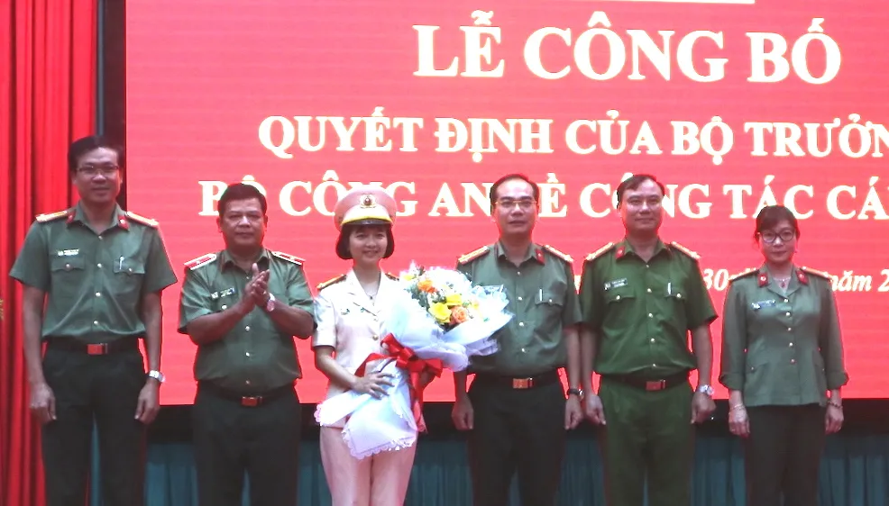 Công bố quyết định bổ nhiệm Trung tá Ksor H’Bơ Khắp làm Phó Giám đốc Công an tỉnh Gia Lai