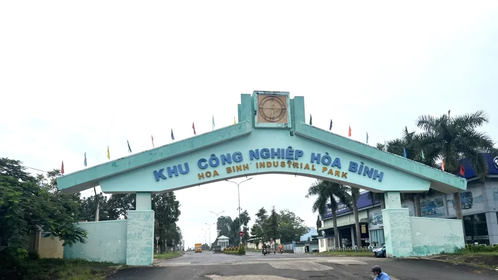 Thuê đất chế biến dược liệu, doanh nghiệp lại sử dụng để kinh doanh điện mặt trời
