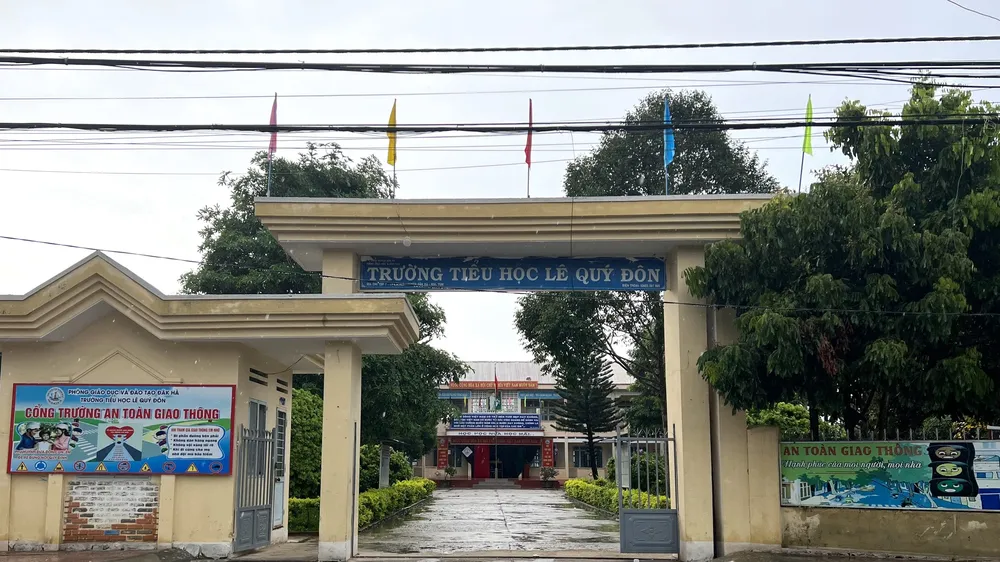 11 học sinh nhập viện sau khi ăn liên hoan