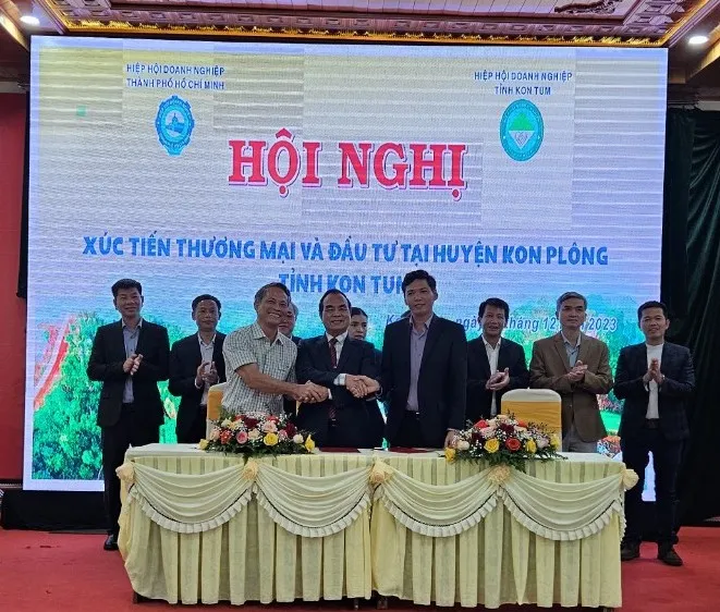 3 huyện trồng dược liệu ký kết hợp tác với nhà máy chế biến 