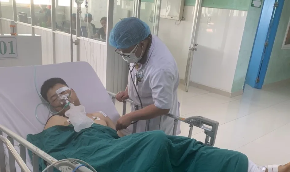 Thiếu niên không chấp hành hiệu lệnh dừng xe, tông gãy chân đại úy công an