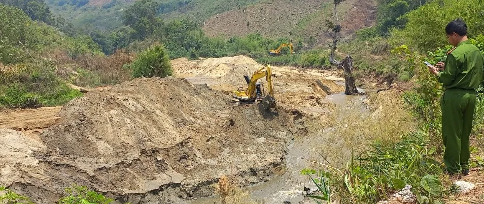 Kon Tum: Chưa hoàn tất thủ tục, thủy điện phải dừng hoạt động nạo vét lòng hồ 
