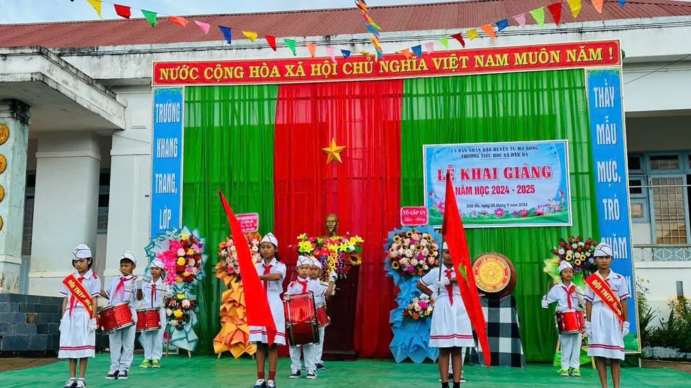 Nam Trung bộ - Tây Nguyên tổ chức khai giảng năm học mới 