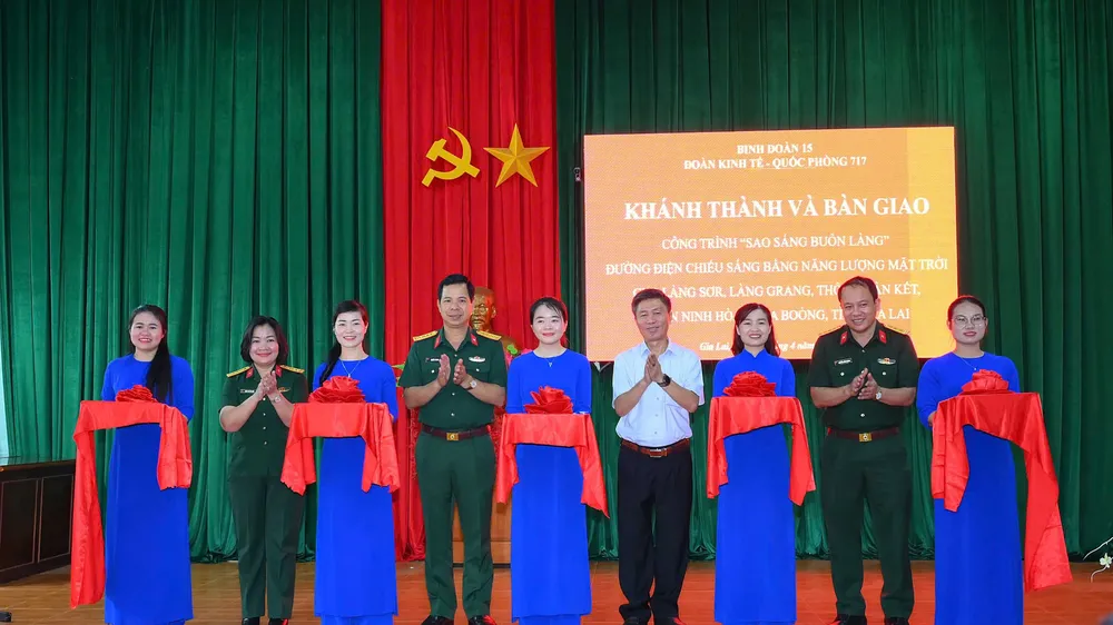 Gia Lai: Khánh thành hệ thống đèn đường điện mặt trời vùng biên dài 5,8km