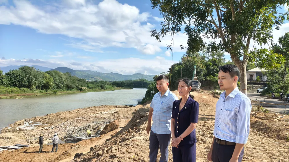 Quảng Ngãi: Khẩn trương xây kè chống sạt lở sông Đăk Snghé