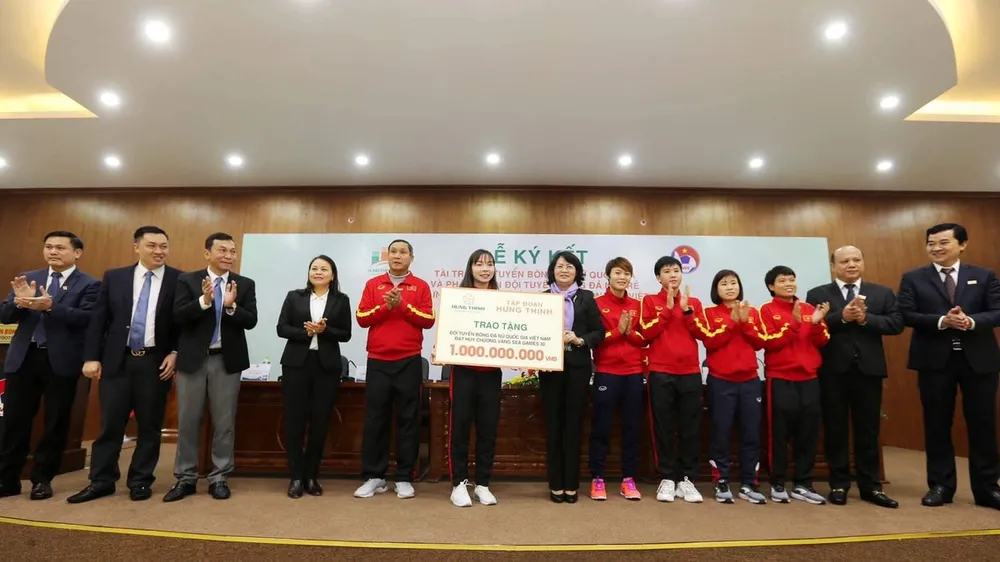 Các cô gái Vàng của bóng đá Việt Nam tiếp tục được tưởng thưởng từ thành công ở SEA Games 30. Ảnh: MINH HOÀNG