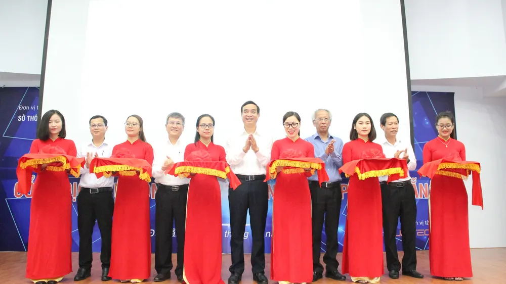 Lễ cắt băng khánh thành