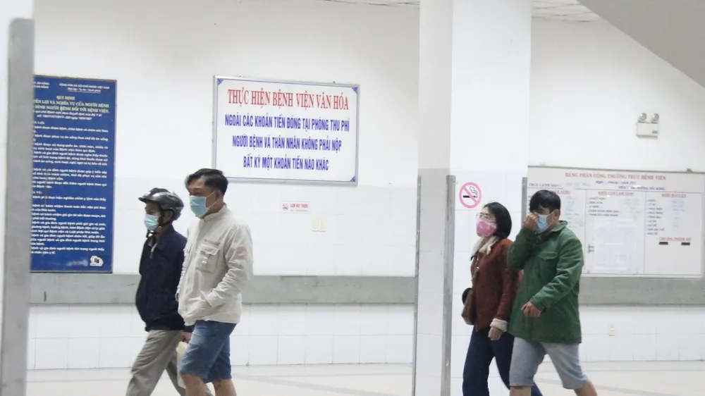 Ngành Y tế yêu cầu tạm dừng việc thăm bệnh nhân đang điều trị nội trú tại các bệnh viện bắt đầu từ 0 giờ ngày 30-3 đến ngày 15-4, ngoại trừ người trực tiếp chăm sóc người bệnh