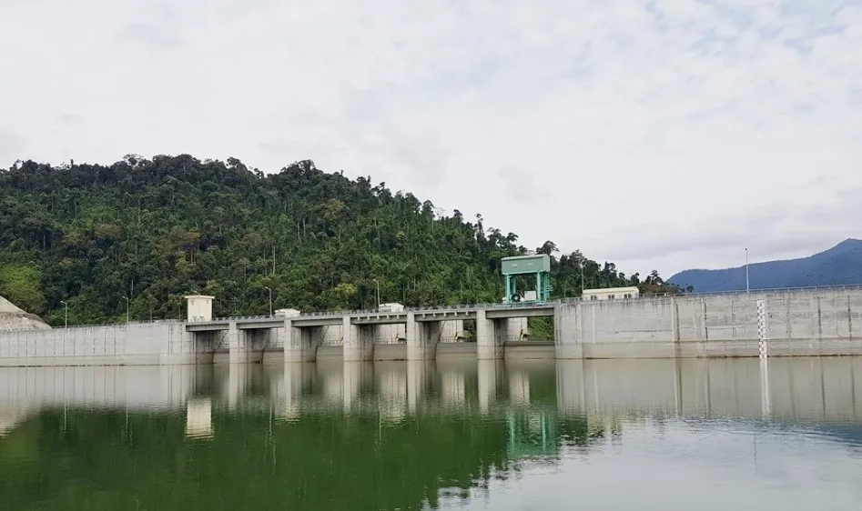 Để đảm bảo tính kịp thời trong việc cấp nước sinh hoạt, Chủ tịch UBND thành phố Đà Nẵng yêu cầu chủ các hồ chứa thủy điện thực hiện vận hành xả nước về hạ du sông Vu Gia theo lệnh điều hành của người đại diện là ông Tô Văn Hùng, Giám đốc Sở TNMT TP Đà Nẵn