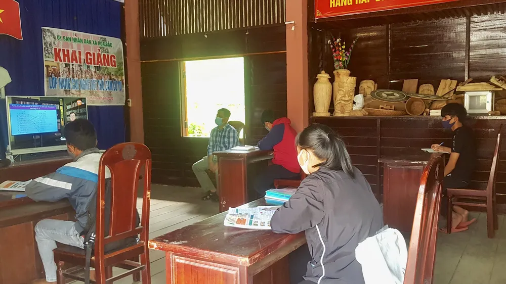 Nhiều học sinh gặp khó trong dạy - học trực tuyến