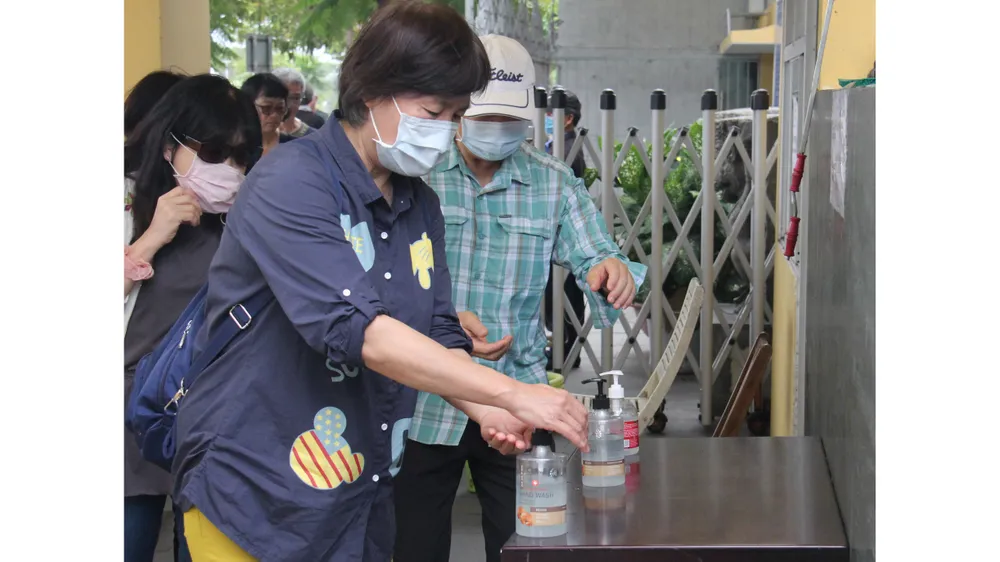 Dịch Covid-19 đã làm ảnh hưởng đến nhiều mặt đời sống, kinh tế - xã hội gây ra nhiều khó khăn chung