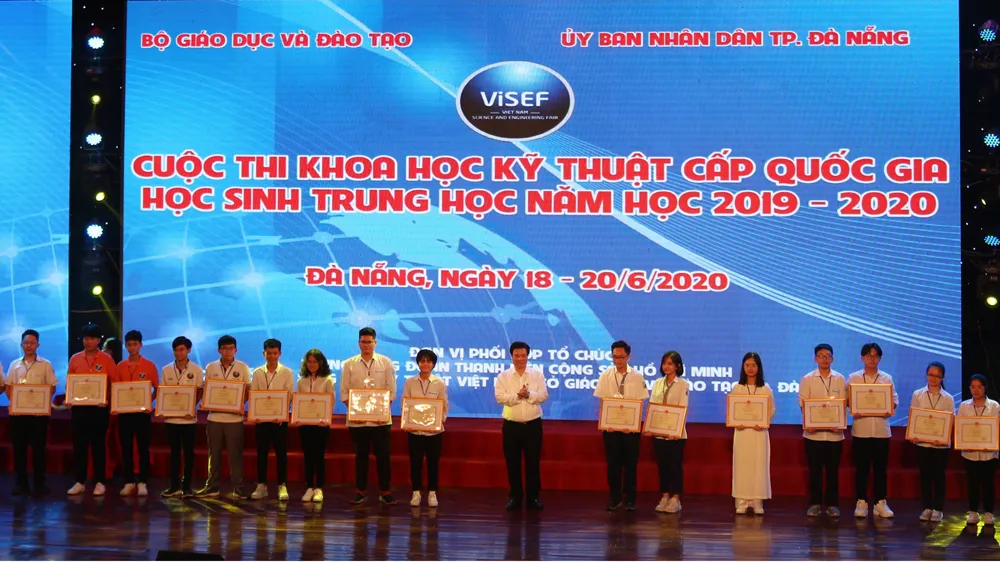 75/137 dự án đạt giải Cuộc thi KHKT trung học cấp quốc gia năm 2019 - 2020