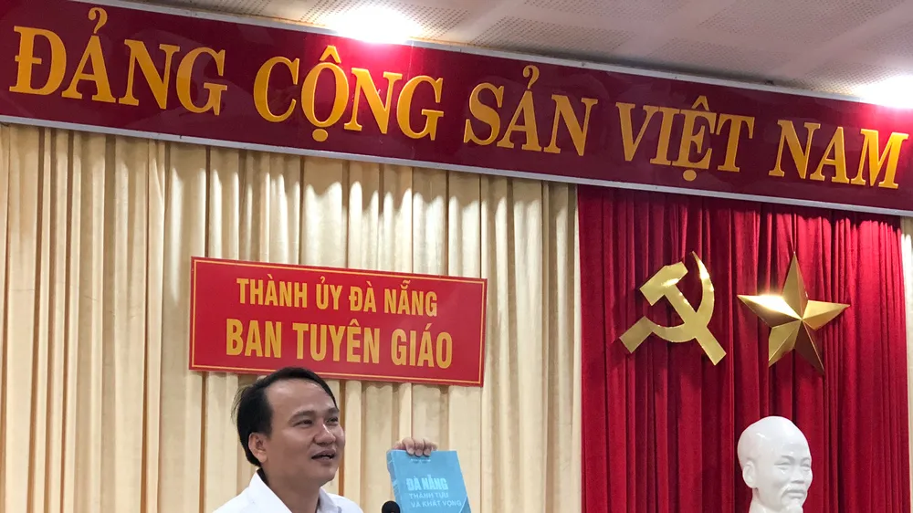 Ông Nguyễn Đình Vĩnh, Phó Trưởng Ban Tuyên giáo Thành ủy Đà Nẵng phát biểu tại Hội nghị
