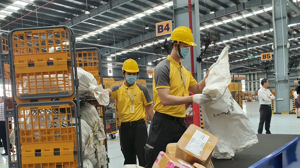 Khai trương hệ thống chia chọn bưu phẩm tự động tại miền Trung