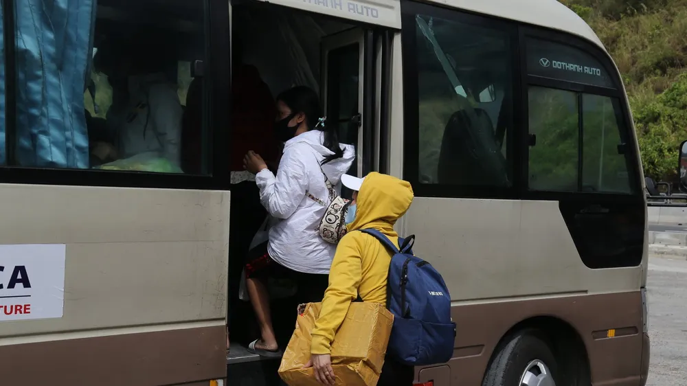Trạm vận hành Trung chuyển hầm Hải Vân đã đưa 23 công dân này đến chốt kiểm soát dịch Lăng Cô
