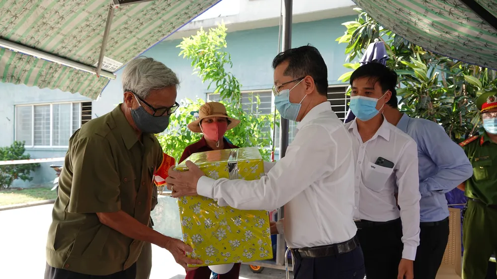 Trải qua nhiều đợt dịch Covid-19, Đà Nẵng vẫn luôn nghĩa tình với những chính sách mang tính nhân văn