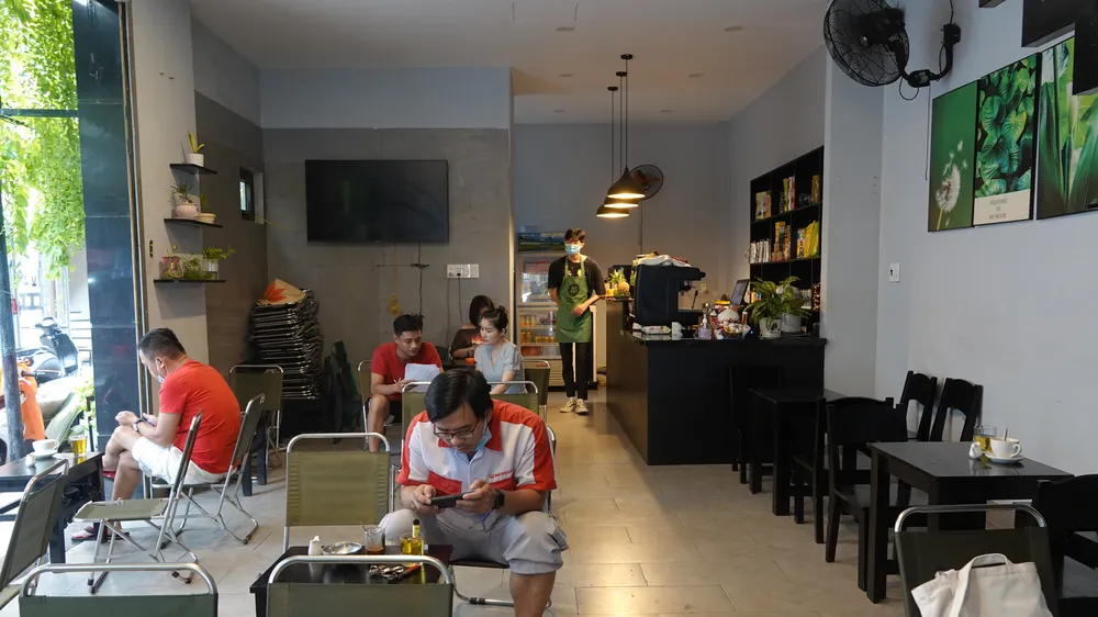 Đường phố Đà Nẵng ngày mở cửa phục vụ tại chỗ