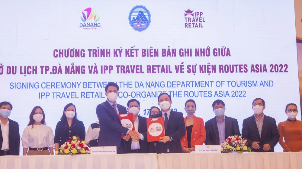 Ký Biên bản thỏa thuận hợp tác về tổ chức Diễn đàn Routes Asia 2022 giữa Sở Du lịch Đà Nẵng và Công ty CPTM Duy Anh IPP Travel Retail
