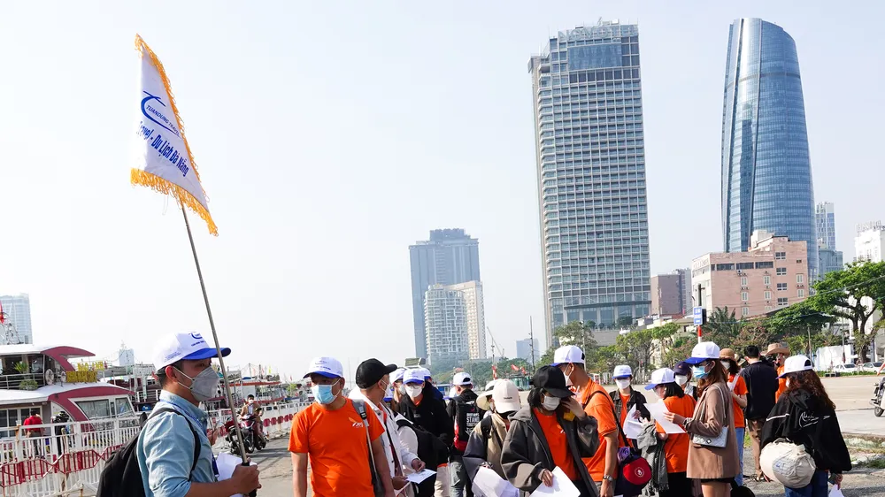 Đoàn khách đi tham quan du lịch Đà Nẵng - Lý Sơn 