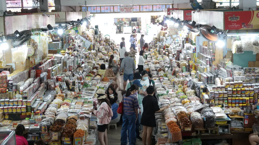 Lượng khách đến tham quan, mua sắm tại chợ Hàn tăng mạnh trong dịp lễ này