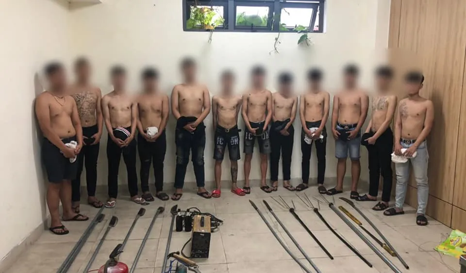 Các đối tượng bị cơ quan công an tạm giữ