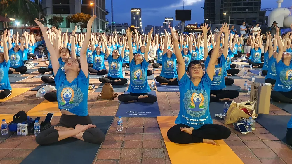 1.500 người đồng diễn Yoga