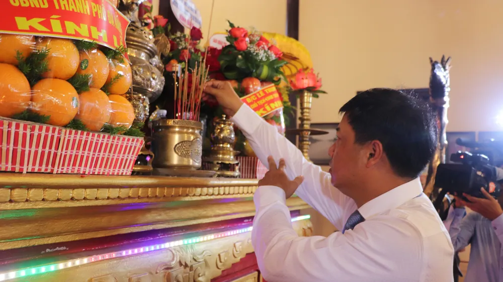 Lãnh đạo TP Đà Nẵng thắp hương cho Danh thần Thoại Ngọc Hầu Nguyễn Văn Thoại