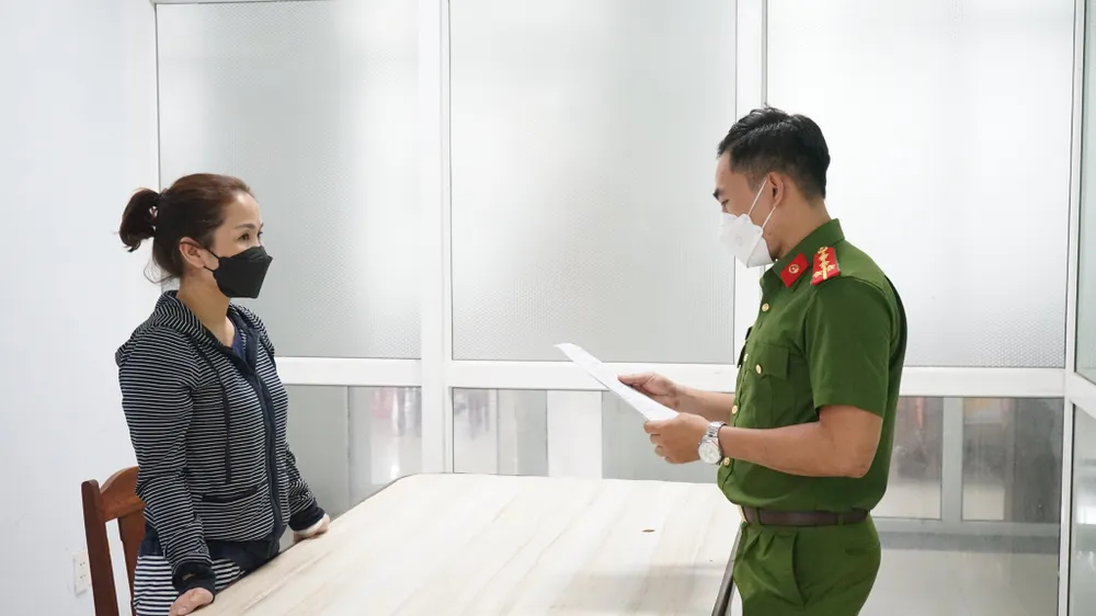 Đối tượng Mai Nữ Lan Ngọc tại cơ quan công an