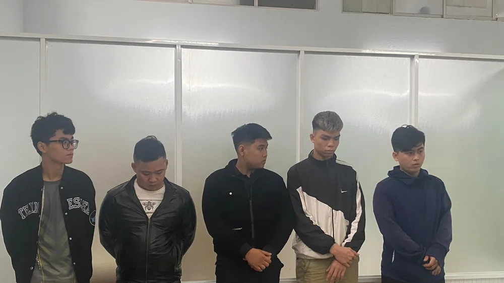 Nhóm thanh niên đã tham gia trộm cắp điện thoại