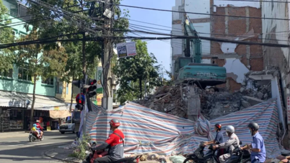 Khi thực hiện thi hành án ở sân vận động Chi Lăng, việc giải phóng mặt bằng đã biến khu phố trung tâm này trở thành một nơi nhếch nhác và mất mỹ quan đô thị