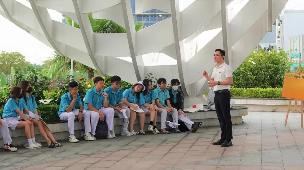 Từ những sản phẩm làm việc nhóm của học sinh, thầy cô giáo trường TH -THCS - THPT Sky-Line hướng dẫn các em cách sử dụng từ ngữ, kỹ năng trình bày trong môn học Ngữ văn