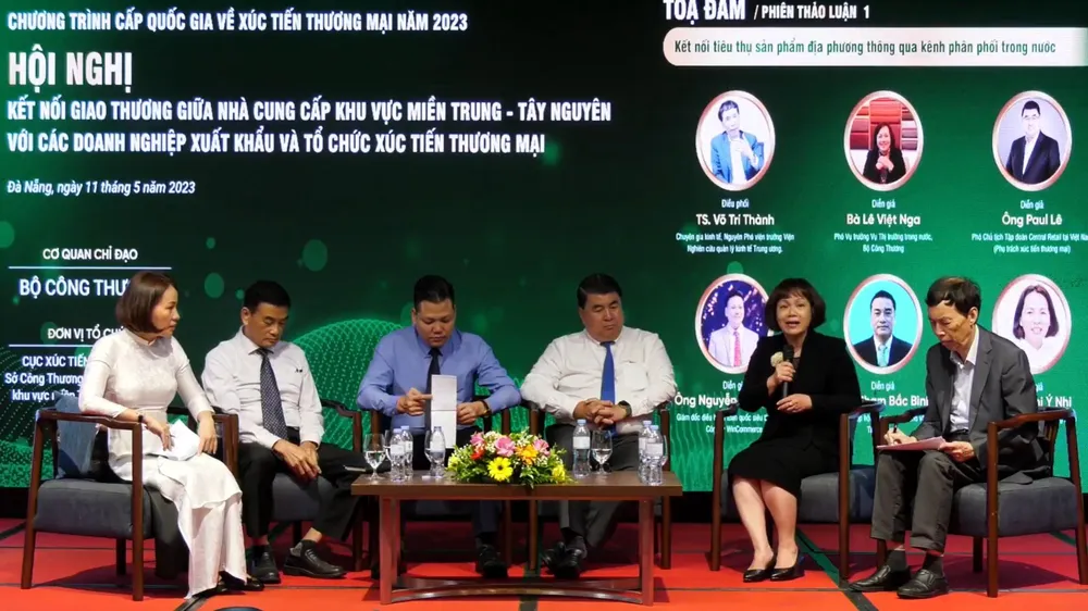 Phiên thảo luận Kết nối tiêu thụ sản phẩm địa phương thông qua kênh phân phối trong nước. Ảnh: XUÂN QUỲNH