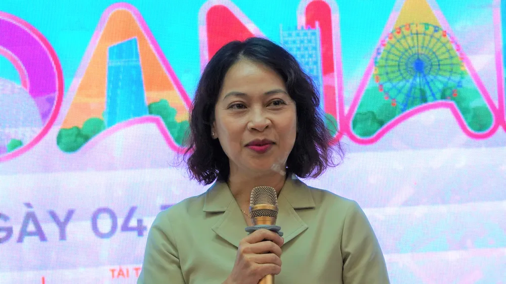 Bà Nguyễn Thị Hội An, Phó Giám đốc Sở Văn hóa và Thể thao Đà Nẵng trả lời tại họp báo. Ảnh: XUÂN QUỲNH