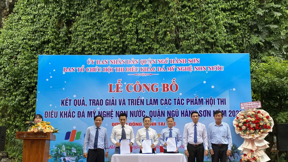 Các bên ký kết biên bản