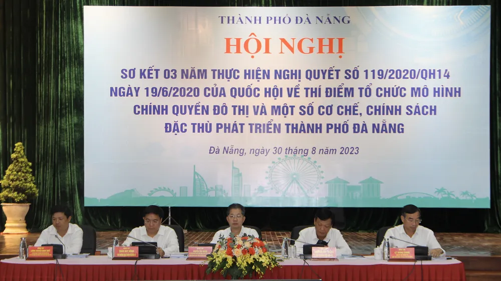 Lãnh đạo TP Đà Nẵng và các bộ đồng chủ trì hội nghị. Ảnh: XUÂN QUỲNH