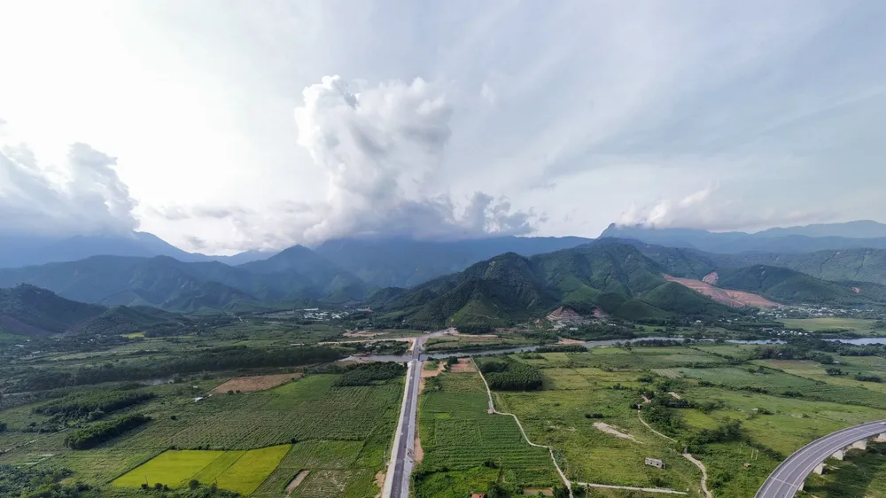 Tuyến đường giao thông kết nối đường ĐT601 và thôn Lộc Mỹ. Ảnh: XUÂN QUỲNH