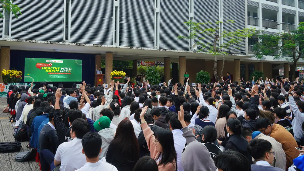 TS. Nguyễn Hoàng Khắc Hiếu chia sẻ chuyên đề cùng các bạn học sinh THPT