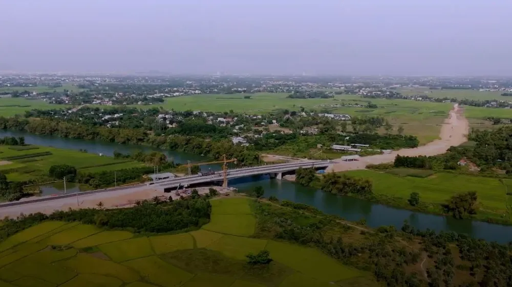 Cầu Quảng Đà. Ảnh: XUÂN QUỲNH