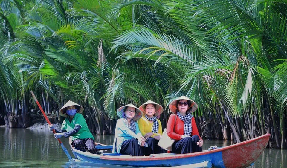 Du lịch miền Trung bùng nổ, bội thu mùa lễ hội