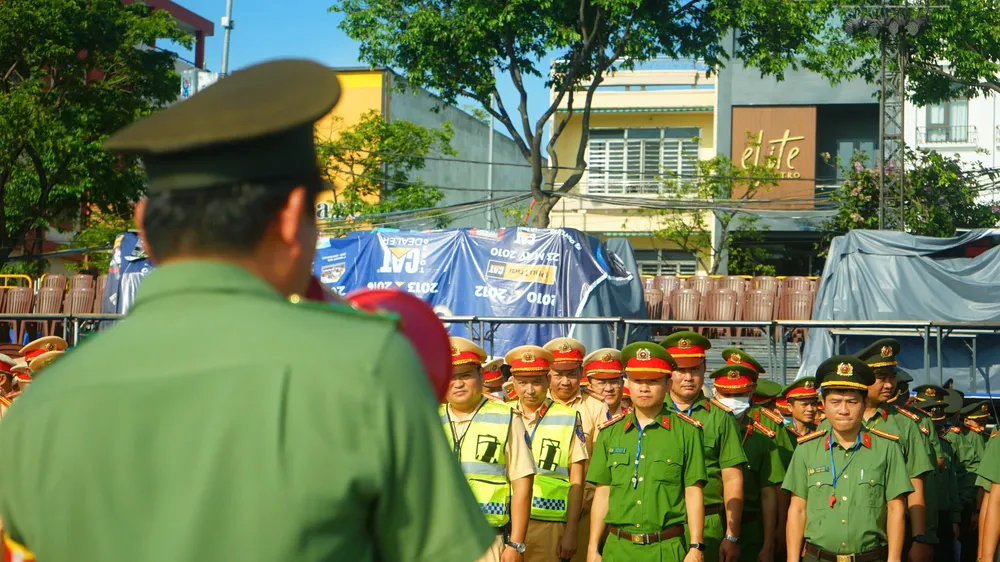 Công an TP Đà Nẵng huy động lực lượng, phương tiện tổ chức tổng diễn tập phương án bảo đảm an ninh trật tự, trật tự an toàn giao thông, phòng cháy chữa cháy và cứu nạn cứu hộ phục vụ DIFF 2025. Ảnh: XUÂN QUỲNH