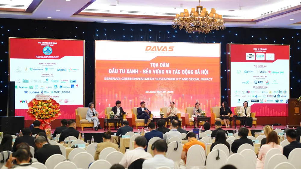 Các diễn giả thảo luận tọa đàm “Đầu tư xanh – Bền vững và Tác động xã hội”. Ảnh: XUÂN QUỲNH