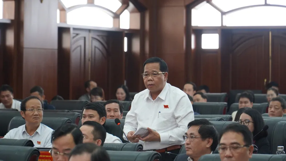 Ông Bling Mia, đại biểu HĐND TP Đà Nẵng, phát biểu tại phần thảo luận trong kỳ họp thứ 5. Ảnh: XUÂN QUỲNH