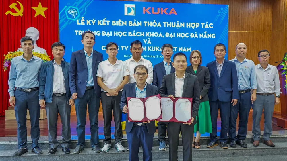 Hai bên ký kết hợp tác. Ảnh: XUÂN QUỲNH