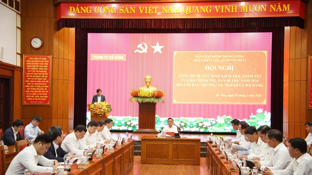 Đồng chí Trần Cẩm Tú, Ủy viên Bộ Chính trị, Thường trực Ban Bí thư, Trưởng đoàn kiểm tra, giám sát chủ trì hội nghị
