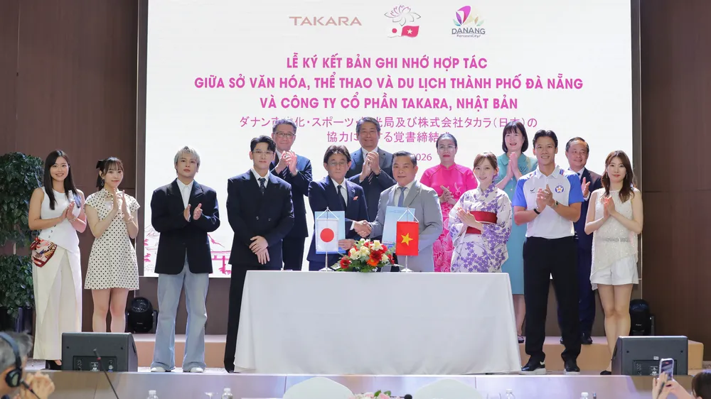 Ký kết Bản ghi nhớ hợp tác giữa Sở VH-TT-DL TP Đà Nẵng và Công ty cổ phần Takara, Nhật Bản. Ảnh: XUÂN QUỲNH