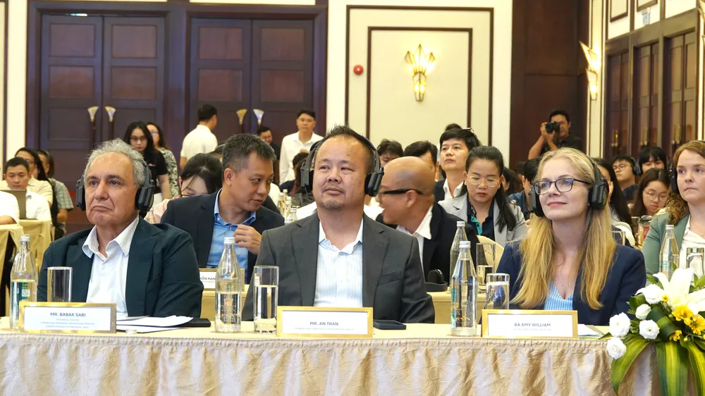 Các đại biểu, khách mời tham dự hội thảo