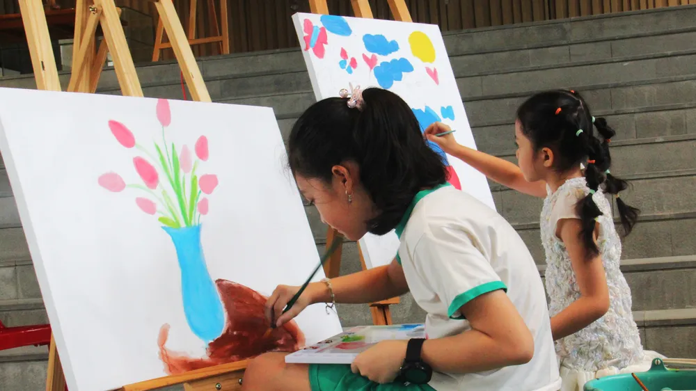 Giới trẻ kể chuyện di sản Đà Nẵng qua hội họa