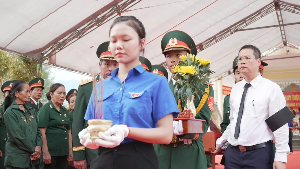 Lễ viếng, truy điệu và an táng 5 hài cốt liệt sĩ thể hiện lòng biết ơn sâu sắc của Đảng bộ, chính quyền và nhân dân TP Đà Nẵng
