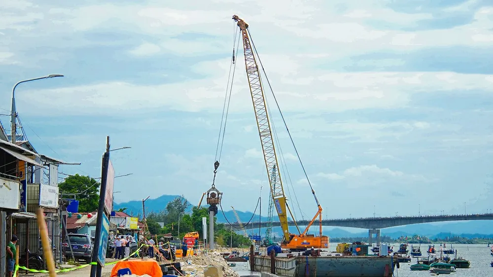 Các nhà thầu đang tập trung thi công dự án